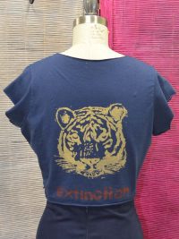 endangered wild cat printed organic cotton cropped T-shirt